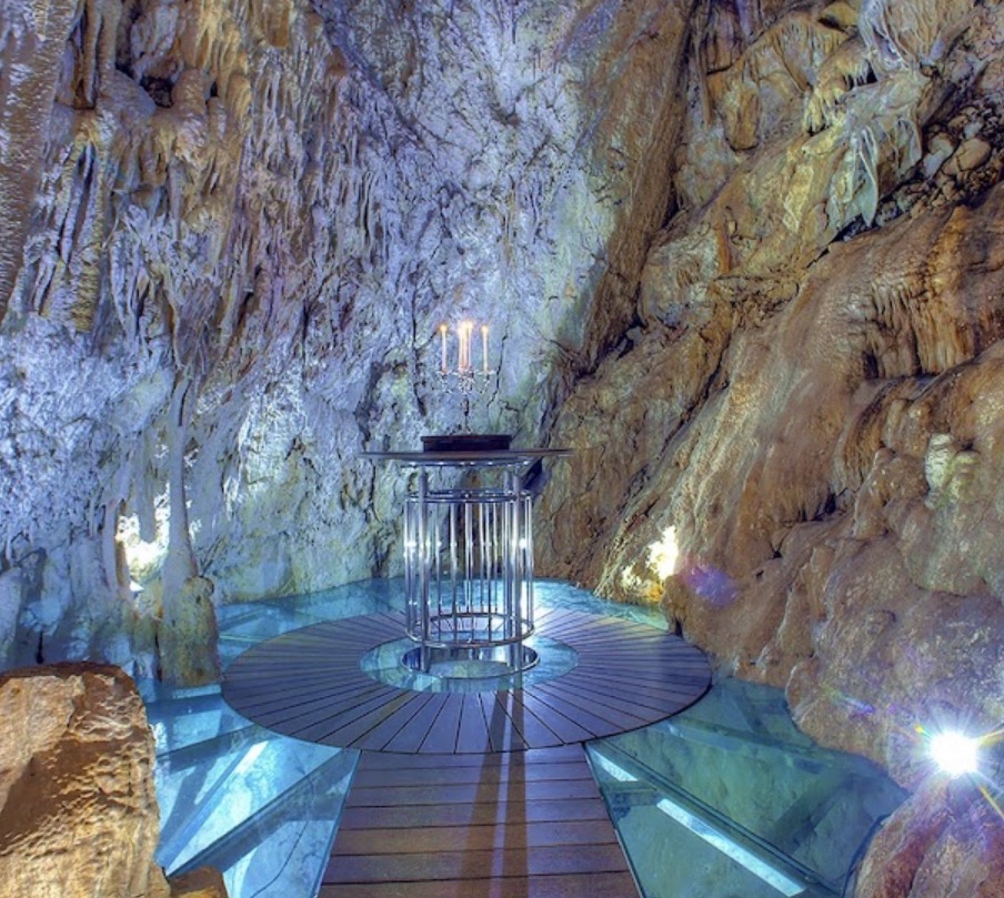 Cave Bar More
